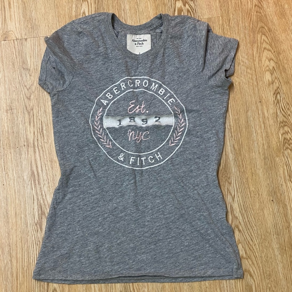Abercrombie and fitch grey size small tshirt